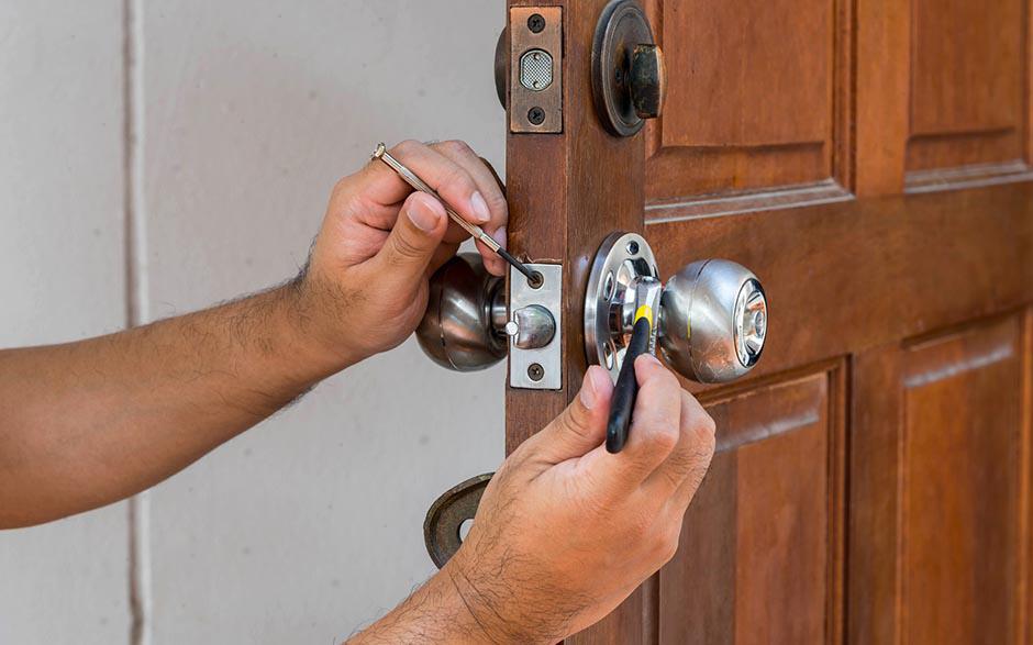 porte claquée serrurier Paris 16